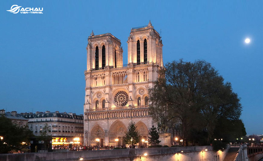 Nhà thờ Đức Bà Paris - Trái tim của kinh đô ánh sáng